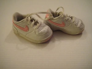 Scarpe Nike bambina bianche rosa lacci misura 5,5 5 1/2 hcts - Foto 1 di 1