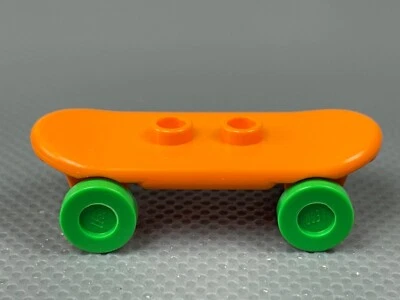 LEGO Minifigura Naranja Monopatín Ruedas Verde Brillante Minifigura Utensilio 42511 Foto 1 de 4