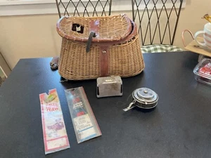 Vintage Fishing Creel, Pflueger Reel, Worm Holder & Hooks - Picture 1 of 11