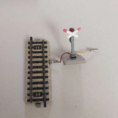 Märklin HO Warnkreuz mit Blinklicht - Bild 1 von 2