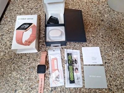 Б/у — фитнес-умные часы Fitbit Versa — персиковые/розовое золото алюминий FB504 - Изображение 1 из 4