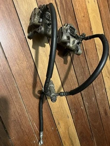 original - SUZUKI RGV250 Front 4 Pot Tokico Brakes With Brake Pads - Picture 1 of 5