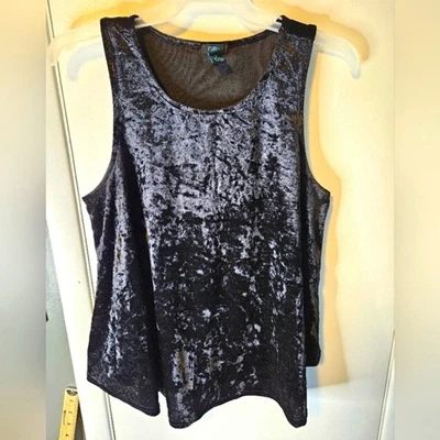 Rue Plus Women's Size 1X Velvet Sleeveless Top - Image 1 of 4