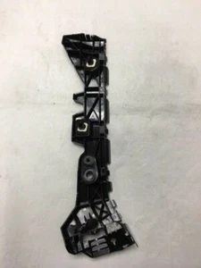 Parachoques trasero izquierdo Mazda 3 2014-2018 5 puertas retenedor OEM ¡Nuevo!!! - Imagen 1 de 4
