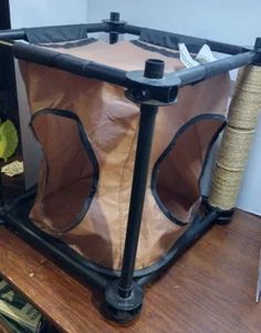 Kitty City Hideaway with scratching post Condo, attach other Sportpet units - Picture 1 of 16