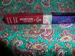 NEW RIMMEL MOISTURE RENEW CRÈME LIPGLOSS 565 RED ACTION - Picture 1 of 1