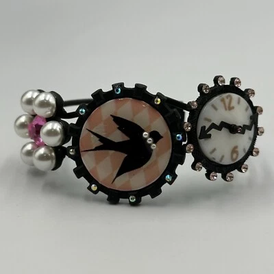 Pulsera Betsey Johnson Wonderland Negro Gorrión Pájaro Reloj Bisagras 6.75 Pulgadas Foto 1 de 4