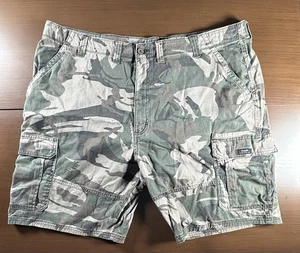 Wrangler Green Camo Cargo Shorts Relaxed Fit Baggy Casual Mens Size 44 - Picture 1 of 3