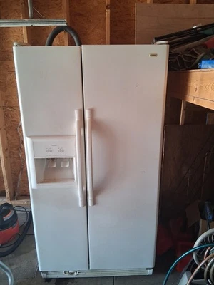 Nevera Kenmore con máquina de hielo Foto 1 de 4
