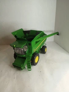 ERTL 1/32 John Deere S680 Combine Without Draper Head 14" AS IS - Picture 1 of 12