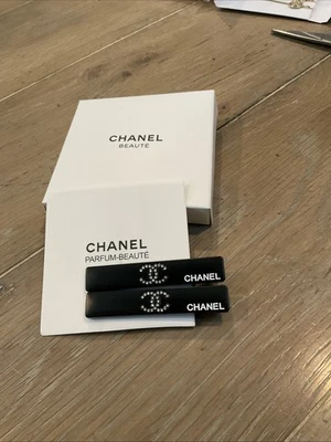 Chanel Negro Metal Estrás Pinzas para el Cabello/Pinzas para el Cabello Juego de 2 Piezas Beaute GWP Nuevo Foto 1 de 4