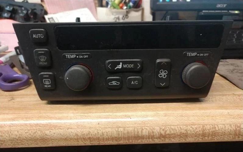 2000-2004 Cadillac Seville A/C Heater Temperature Climate Control OEM - Image 1 of 3