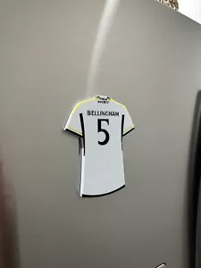 Jude Bellingham #5 Real Madrid Inspired Jersey Magnet Fridge Magnet Home Kit - Picture 1 of 3