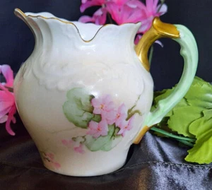 Antike Limoges Tressemans & Vogt (T&V) Milchkännchen, handbemalt Blumenmuster, Vergoldung - Bild 1 von 8