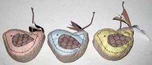 ERSATZTEIL: 3 PLÜSCHVÖGEL für Fisher Price Little Snugabunny Wiege Schaukel - Bild 1 von 1