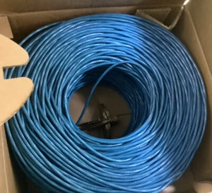 1000 Fuß Großpackung Rolle blau CMR Cat 6 solides UTP Riser Kabel-Startech - Bild 1 von 3