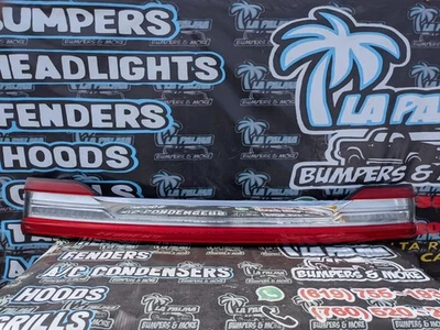  Lincoln Navigator 2018-2021 OEM puerta levadiza centro luz trasera lámpara JL7B13B400AA  Foto 1 de 4