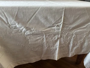 Tovaglia bianca tinta unita vintage cotone pesante, taglio, occhiello ricamato 78X 97" - Foto 1 di 12