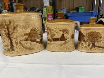 Juego de 3 botes de gres marrón vintage en relieve escena de granja cocina rústica Foto 1 de 4