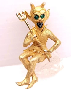1960s Ultra Green Eyed Devil Rhinestone Pitch Fork Vintage Pin Brooch Mod 1950's - Picture 1 of 8