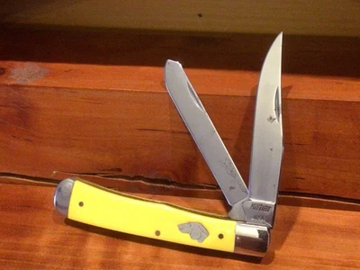 KA-BAR EE. UU. Cuchillo Trampero 2 Hojas Escalas Amarillas Escudo Cabeza de Perro Foto 1 de 4