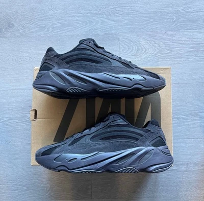 Talla 11 - Adidas Yeezy Boost 700 V2 Vanta Con Caja Original Foto 1 de 4