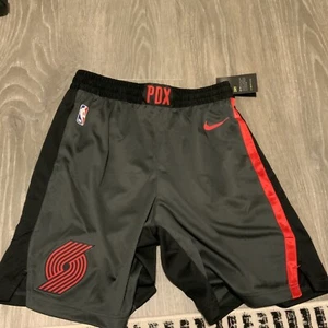 Nike Portland Trail Blazers Men's Basketball Shorts Size: Large 38 NWT - Picture 1 of 6