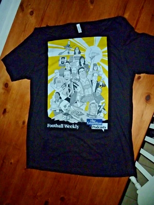 PODCAST SEMANAL DE FÚTBOL GUARDIAN - Camiseta (XL).  Ilustración de David Squires. Foto 1 de 3