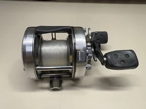 ABU GARCIA AMBASSADEUR 5500 C3 MULINELLO DA PESCA BAITCASTING FUNZIONANTE DESTRO SVEZIA - Foto 1 di 7