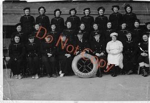Ww2 H.M.S. Excellent WRNS Boat Crew c1944 Photograph (Z062) 11”x7.5” DAMAGED - Picture 1 of 3