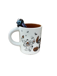 Zrike Brands Stitch Ceramic Coffee Mug - (Stitch Peeking Out, Orange Inside) - Bild 1 von 6