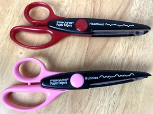 2 Fiskars Craft Scissors Lot Scrapbooking Crafts Paper Edger Heartbeat Bubbles - Picture 1 of 3