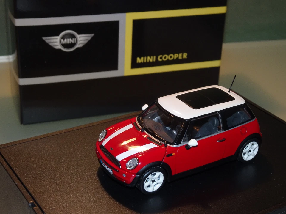 Minichamps 1:43 BMW Mini Cooper / Rot/Weiß / NEU in OVP - Bild 1 von 4