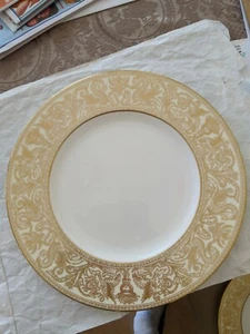 Wedgwood Florentine Gold Ivory Rim Gold Dragons Pattern W4220 2 Dinner Plate(s) - Picture 1 of 3
