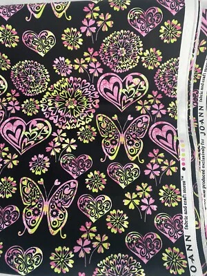 Mariposas y Corazones Tela Negra Joanne Algodón Mezcla Poli, 4+ Yardas Foto 1 de 3