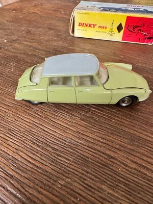 DINKY TOYS CITROËN DS 19 MODELE DESTINE A L'ANGLETERRE REF 530 MADE IN FRANCE - Photo 1/4