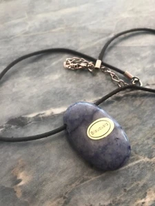 Anhänger Blauquarz mit Lederriemen, Edelstein,Heilstein, Kette, ca. 4 x 2,5 cm - Bild 1 von 6