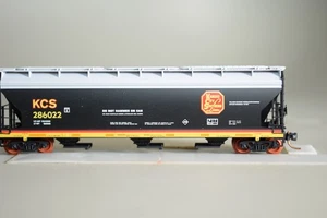 31019 N Scale Micro-Train KCS KANSAS CITY SOUTHERN  COVERED HOPPER - Picture 1 of 12