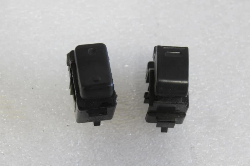 1991 1992 1993 1994 TOYOTA LAND CRUISER RIGHT FRONT DOOR WINDOW SWITCHES - Image 1 of 4