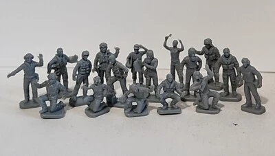 Lote de 17 soldados Ertl Force One Air Strike Command 1990 sitio de misiles y sitio de radar Foto 1 de 4