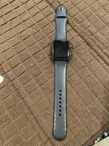 Apple Watch 7000 Series 42mm Smart Watch For Parts Loose Screen Black - Zdjęcie 1 z 6