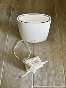 NETGEAR Orbi RBS20 Router satelitarny Biały Dom Mesh WiFi Tri-Band - Zdjęcie 1 z 3