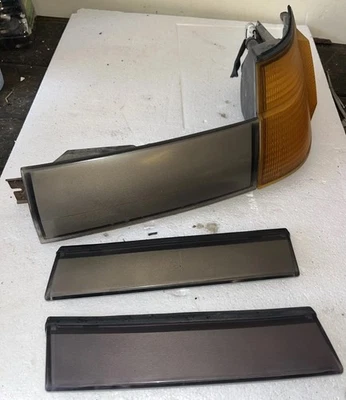 Conjunto/ajustes de luz de señal de giro delantera para conductor Toyota Celica GTS 1986-1987 FABRICANTE DE EQUIPOS ORIGINALES Foto 1 de 4