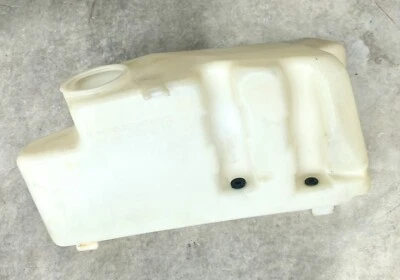 Резервуар для жидкости омывателя ветрового стекла 81–87 Mercedes Benz W126 - Изображение 1 из 3