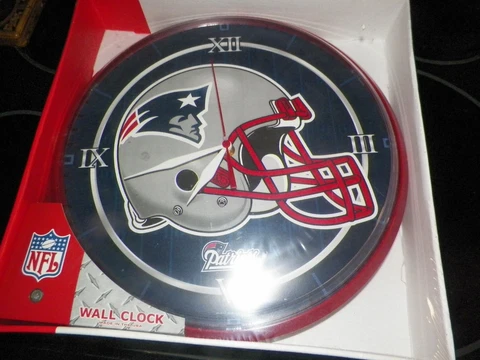 NEW ENGLAND PATRIOTS  Round 12" Wall Clock Battery Helmet Logo WinCraft® Cover