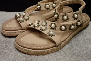 CAMEL CROWN Leather Floral Jeweled Beige Flat Strap Sandals Womens 7.5 Worn Once - Picture 1 of 15