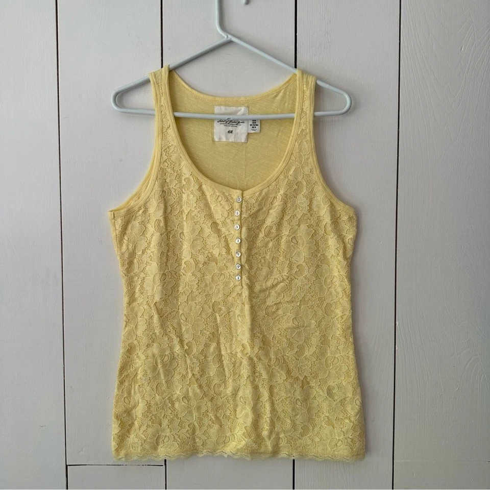 Camiseta sin mangas estilo Y2K de encaje talla M coqueta de encaje floral amarillo mantequilla pastel Foto 1 de 4