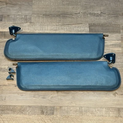 Par de parasol delantero diestro/derecho para camioneta Chevy 1967-1972 - azul - OEM C10 - C20 - C30 Foto 1 de 4