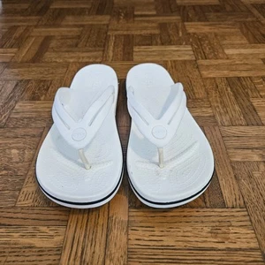 SANDALIA CROCS MUJER CROCBAND ABATIBLE BLANCA NEGRA TANGA TALLA 8 - Imagen 1 de 8