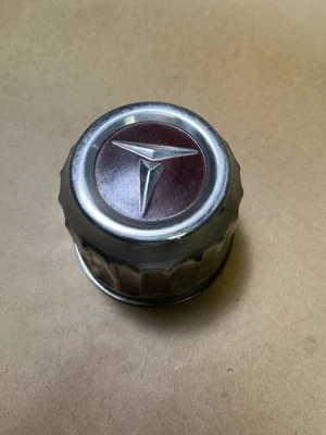 Toyota Pickup Corolla Celica 1974-1983 tapa central de rueda de metal OEM de colección Foto 1 de 4